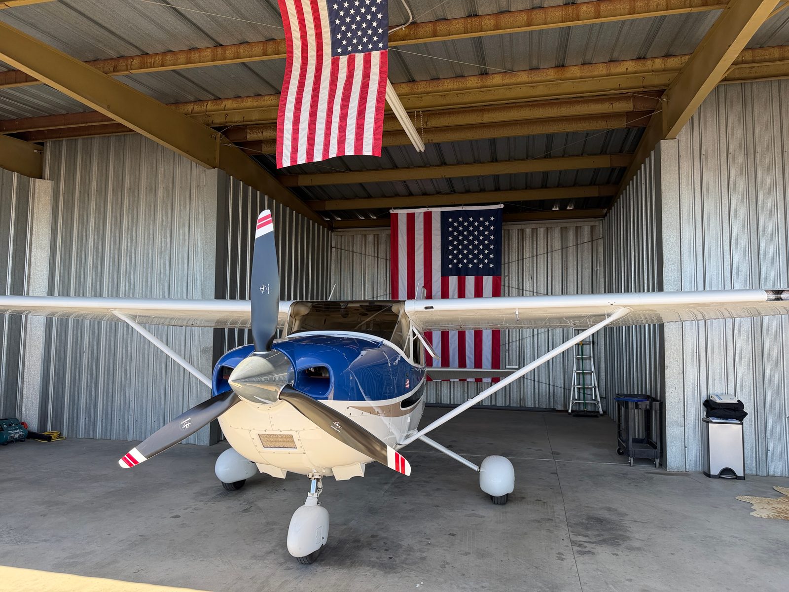 2004 CESSNA 182T - Image 8