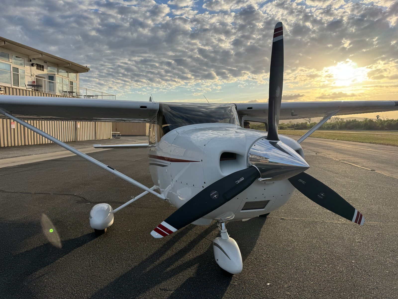 2002 CESSNA CESSNA T182T SKYLANE - Image 2